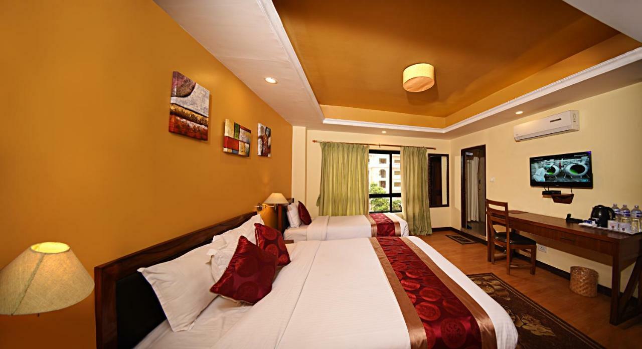 Dom Himalaya Hotel Катманду Экстерьер фото