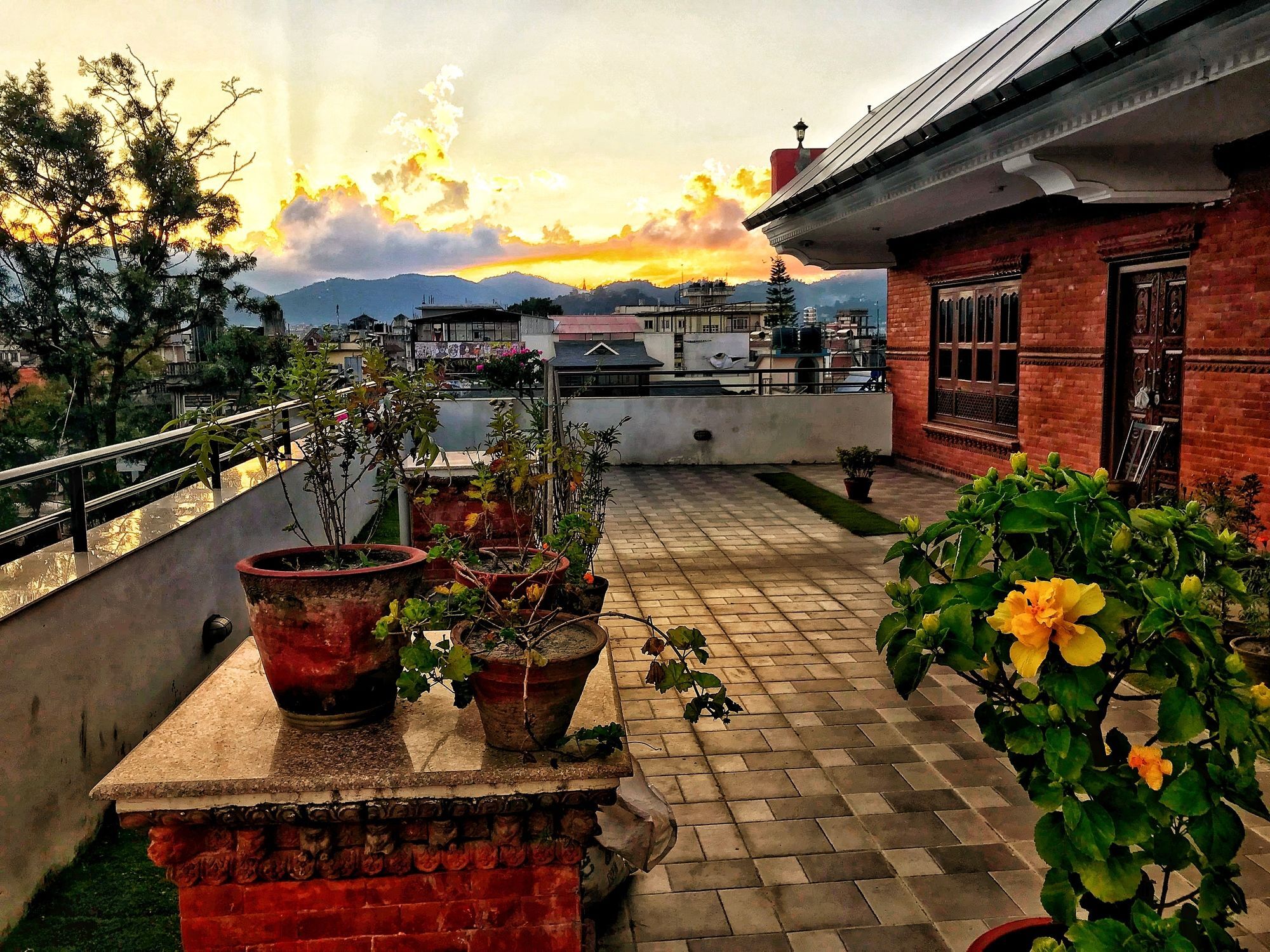 Dom Himalaya Hotel Катманду Экстерьер фото